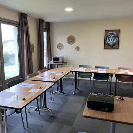 Hotel Campanile Nature - Poitiers Sud Aeroport 3*