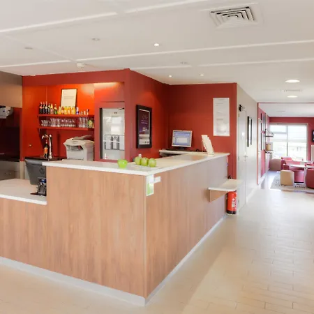 Campanile Nature - Poitiers Sud Aeroport מלון 3*