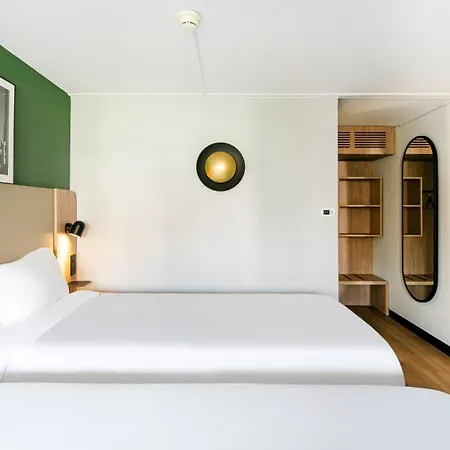 Campanile Nature - Poitiers Sud Aeroport 3*