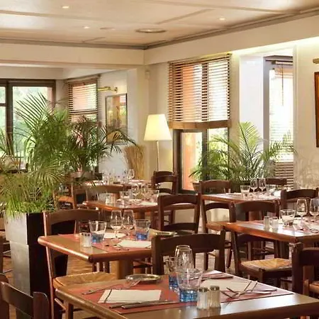 Campanile Nature - Poitiers Sud Aeroport 3*