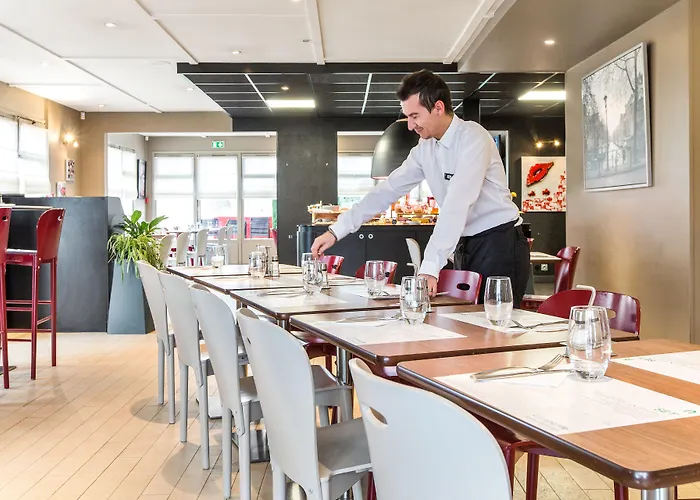 Hotel Campanile Nature - Sud Aeroport Poitiers