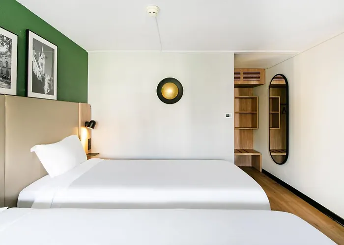 Campanile Nature - Poitiers Sud Aeroport 3*