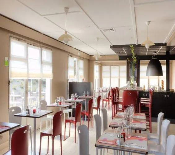 Campanile Nature - Poitiers Sud Aeroport 3*